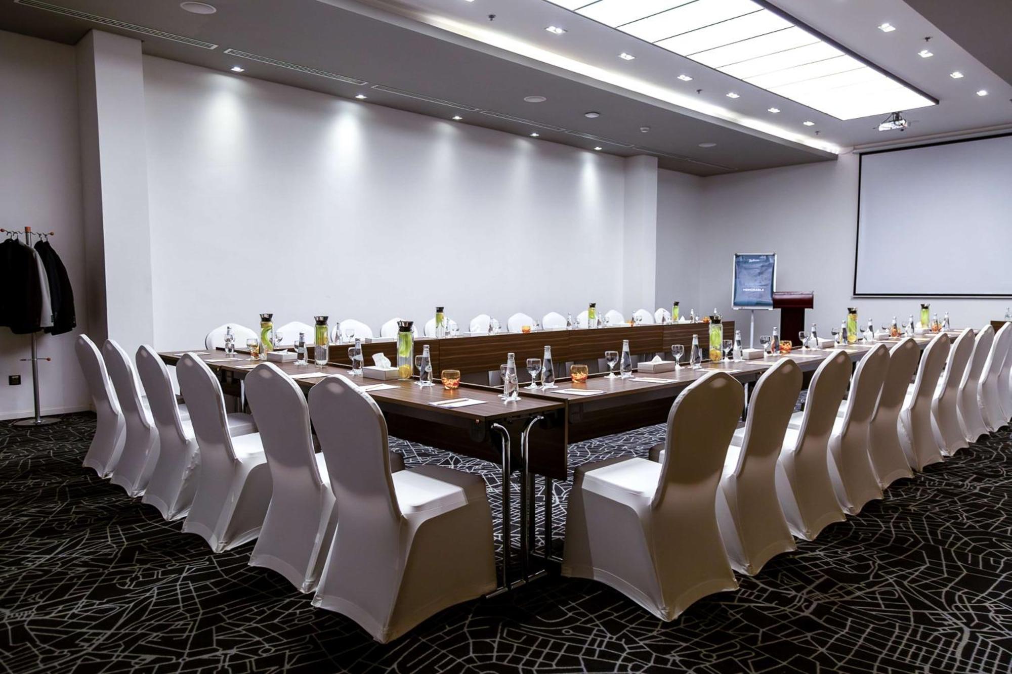 Radisson Hotel & Apartments Dammam Industrial City Exterior foto
